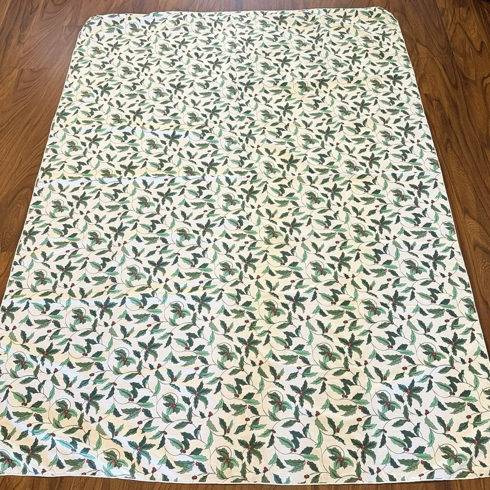 VTG Christmas Holly Berry Tablecloth 60x80 Green Red White Holiday Floral